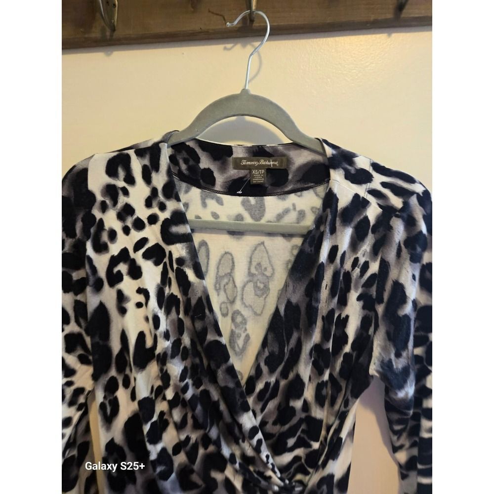 Tommy Bahama Wrap Dress Women XS Gray Leopard Print Faux Wrap Ruched - Picture 2 of 4